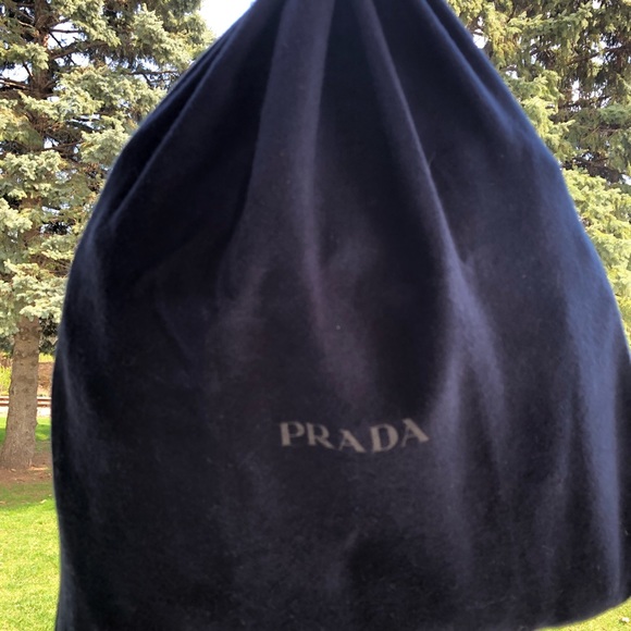 🔥SOLD🔥AUTH PRADA BLACK BACKPACK - Picture 3 of 8